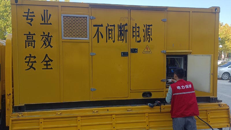 乌审柴油发电机组和UPS电源配合使用时，如何避免切换过程中的电力中断？