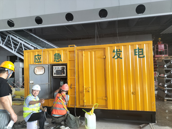 乌审怎样判断空气滤清器是否需要更换？